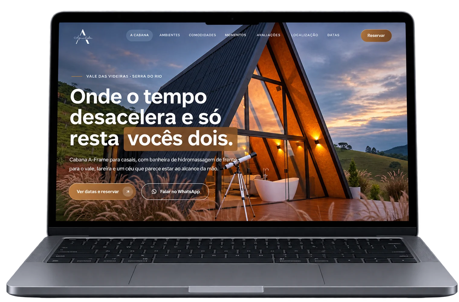 Site da Cabana Afrodite aberto na tela de um notebook